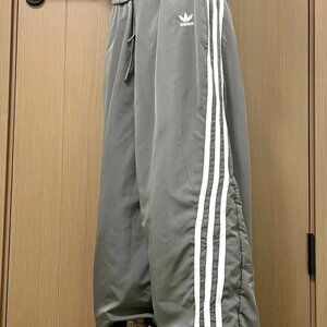 Women adidas Retro Three-Stripe Colorblock Loose-Fit Sweatpants